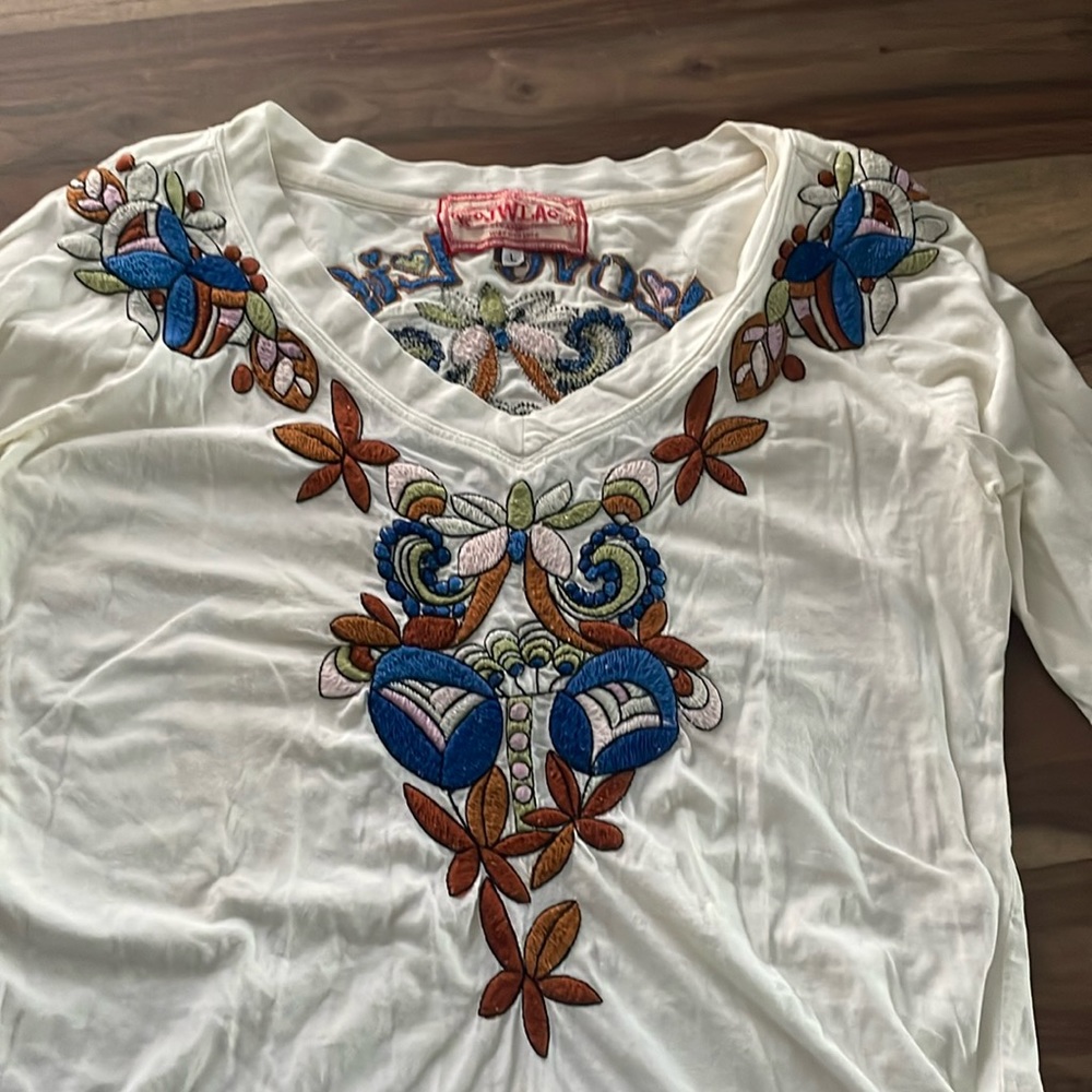 Cream / white with funky design. JWLA brand. Size L